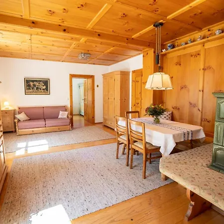 Landhauswohnung Mit Wildromantischem Garten דירה