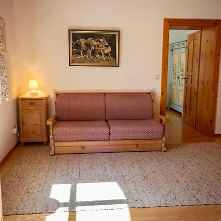 Landhauswohnung Mit Wildromantischem Garten Appartement