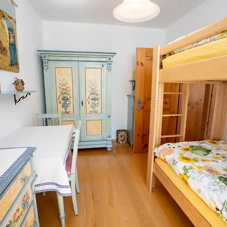 Appartement Landhauswohnung Mit Wildromantischem Garten
