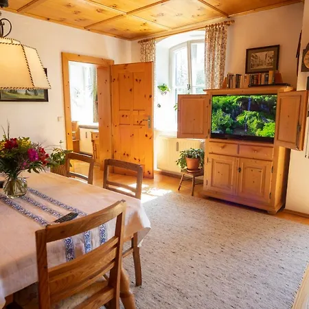 Landhauswohnung Mit Wildromantischem Garten * Füssen