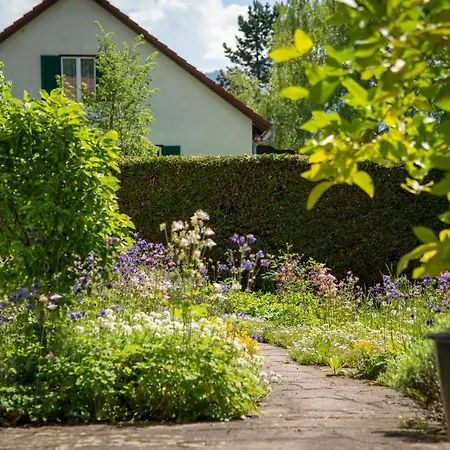 Landhauswohnung Mit Wildromantischem Garten Appartement