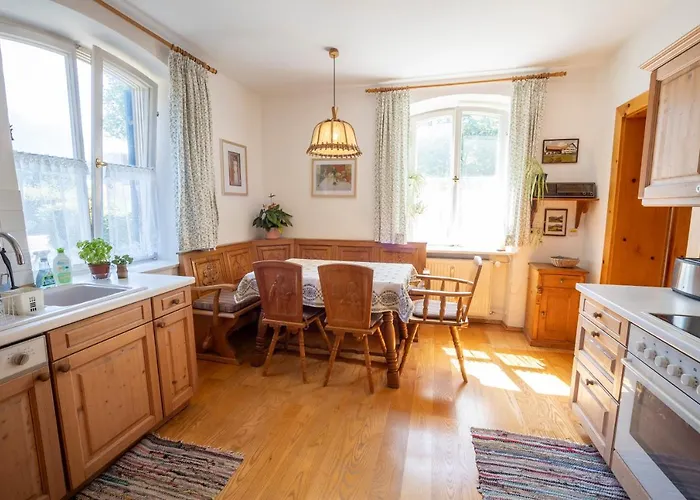 Landhauswohnung Mit Wildromantischem Garten דירה