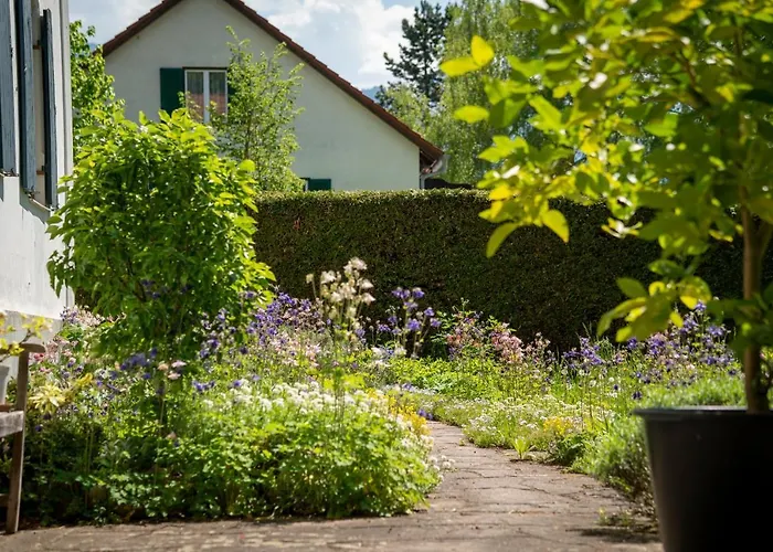 Landhauswohnung Mit Wildromantischem Garten דירה