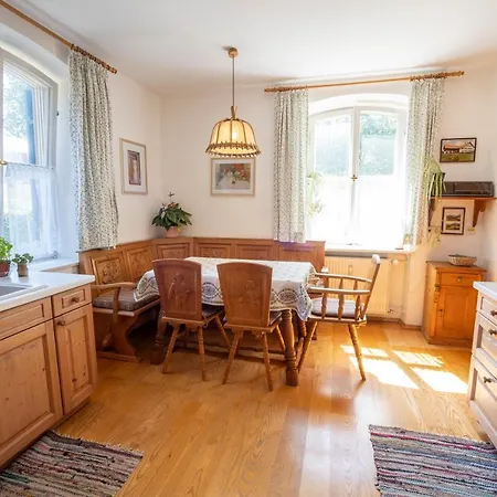 Landhauswohnung Mit Wildromantischem Garten Lägenhet