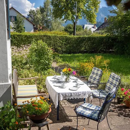 Apartment Landhauswohnung Mit Wildromantischem Garten Füssen