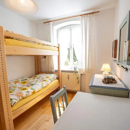 Lägenhet Landhauswohnung Mit Wildromantischem Garten