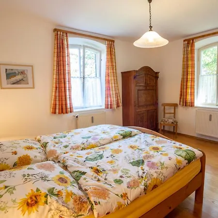 Lägenhet Landhauswohnung Mit Wildromantischem Garten *